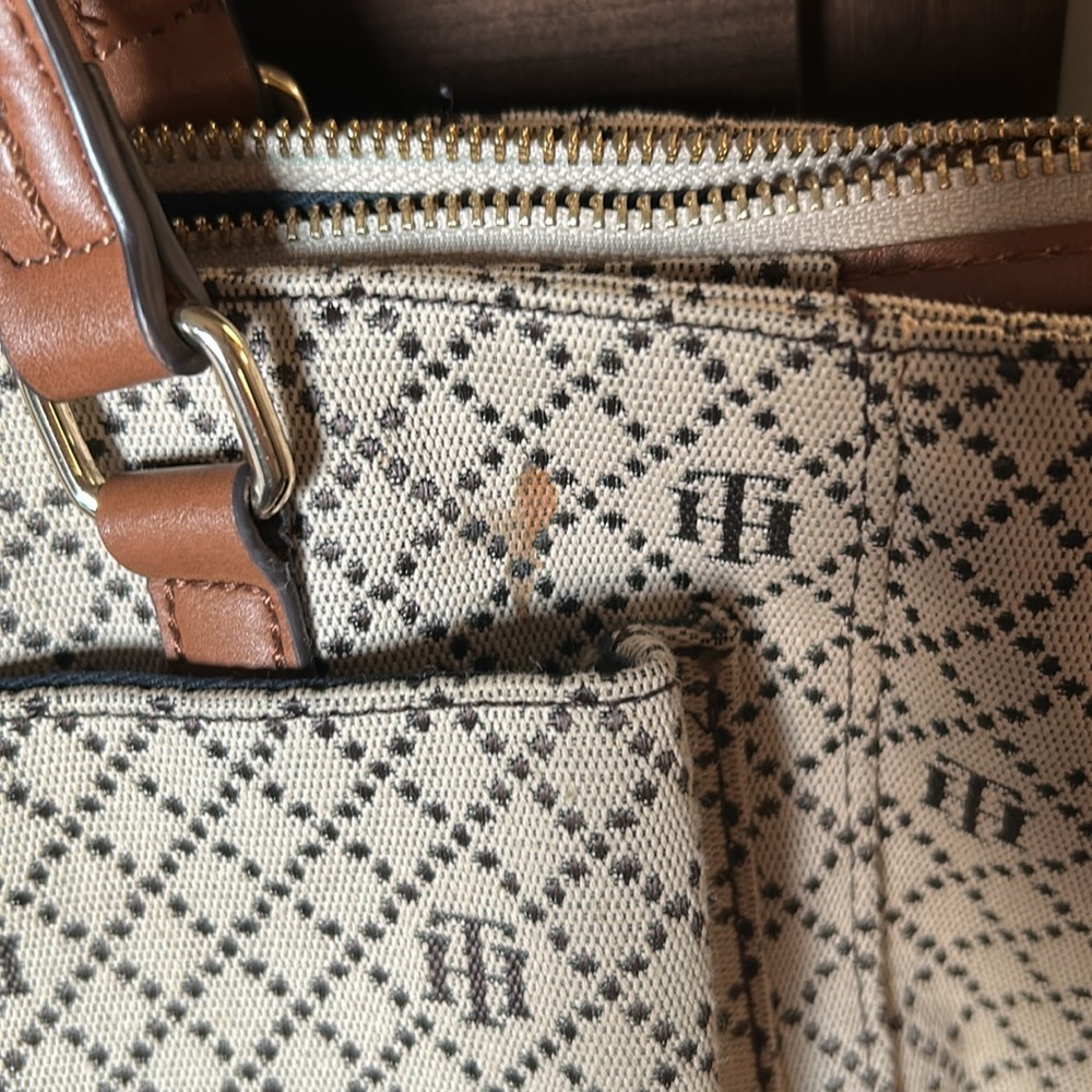 Tommy Hilfiger Beige Tote with Brown Handles - Picture 8 of 9